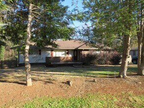 Building Photo - 210 Montis Dr