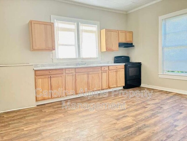 Foto del edificio - 321 N Poplar St
