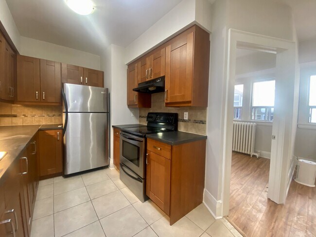 Photo du bâtiment - 341 St Clair Ave W