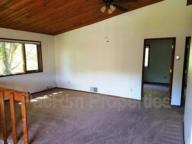 Building Photo - 8124 Country Woods Dr