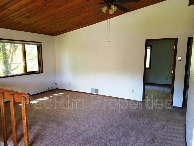 Foto del edificio - 8124 Country Woods Dr