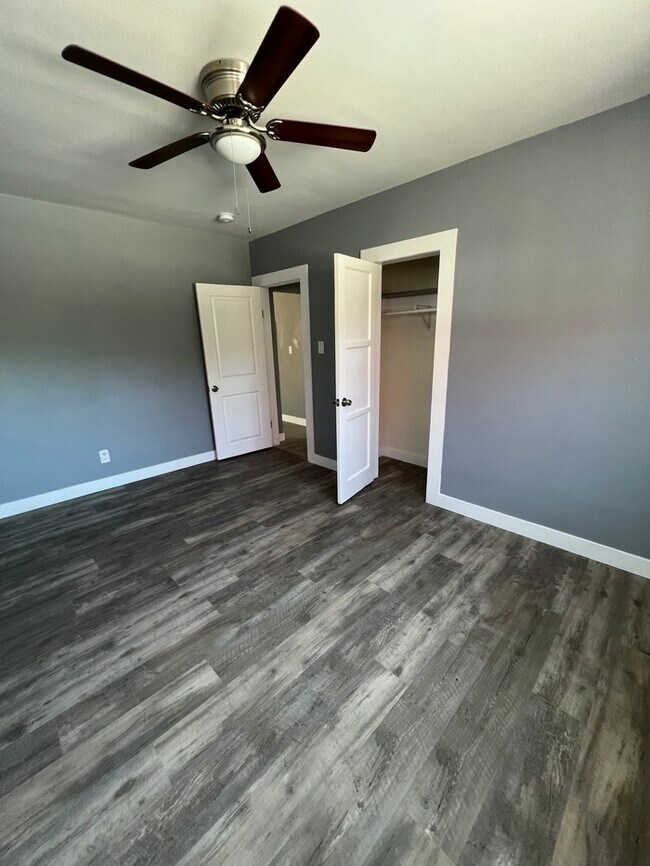 Building Photo - 3 Bedroom 1 Bathroom Unit, Los Angeles