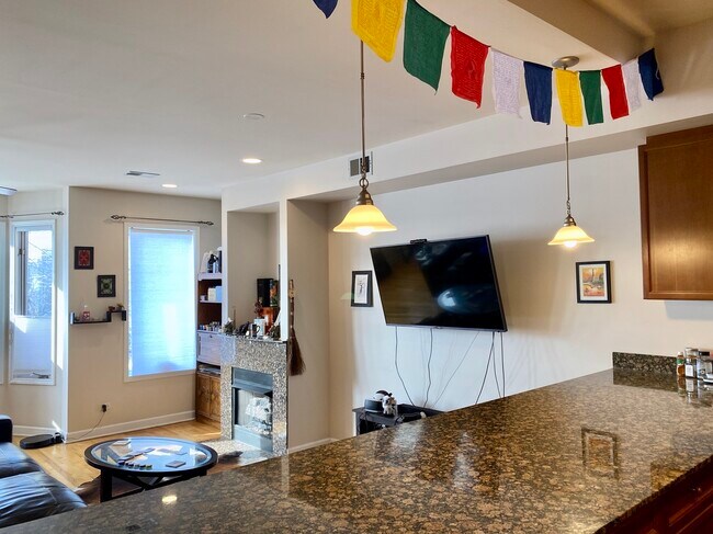 Foto del edificio - 815 S Western Ave