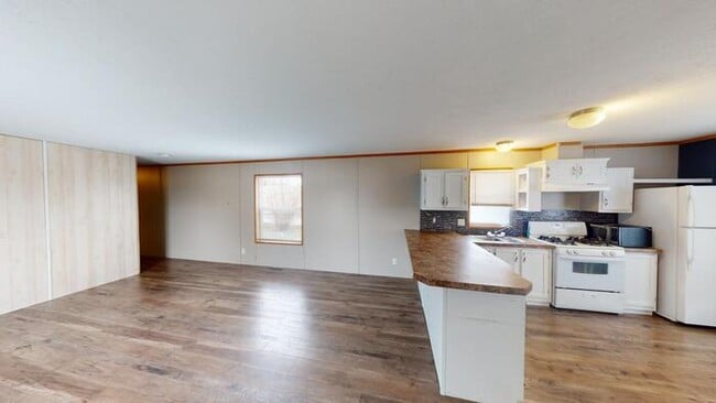 Building Photo - 124 Delta Ave