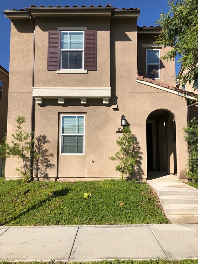 Primary Photo - Beautiful 4 Bed 3 Bath Home In Harmony Gro...