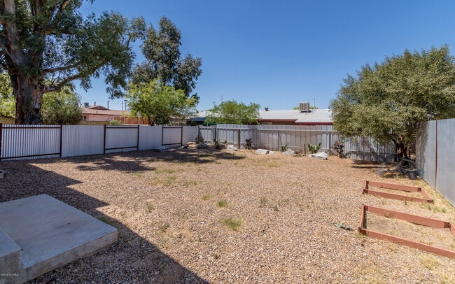 Building Photo - 3307 N Tyndall Ave