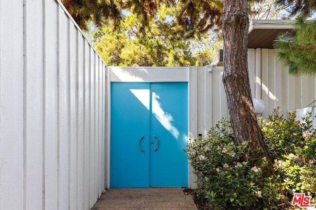 Foto del edificio - 4965 Calvin Ave