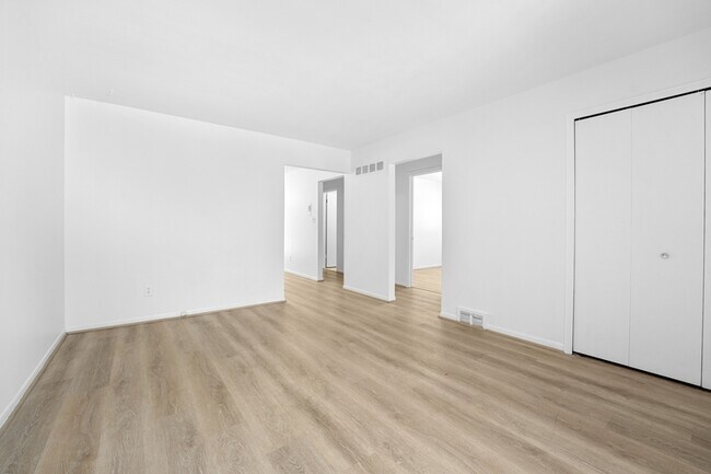 Building Photo - 38198 Hixford Pl