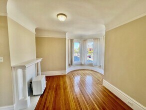 Building Photo - 5 28th St