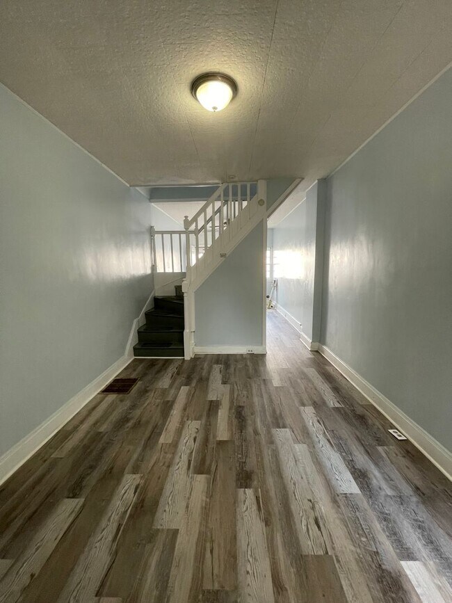 Building Photo - Newly updated 4 bedroom home