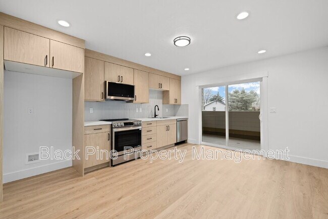 Building Photo - 4642 N Maple Grove Rd