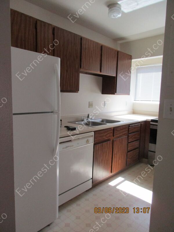 Building Photo - 1318 Holland Park Blvd