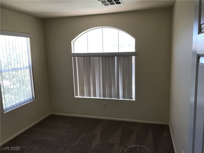 Foto del edificio - 1111 Cathedral Ridge St