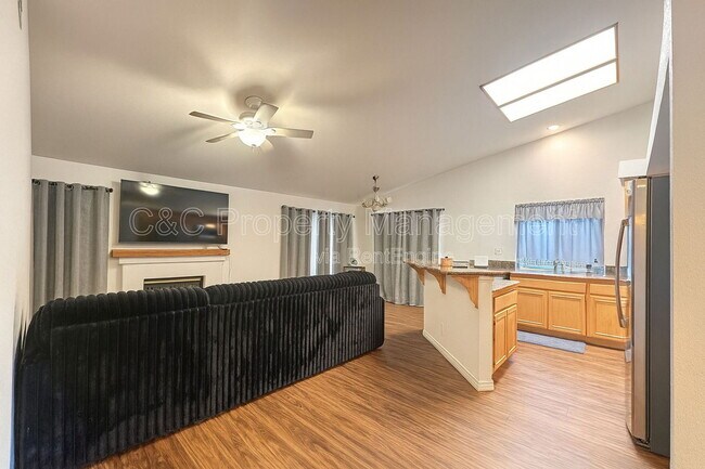 Foto del edificio - 12555 Caballero Ct