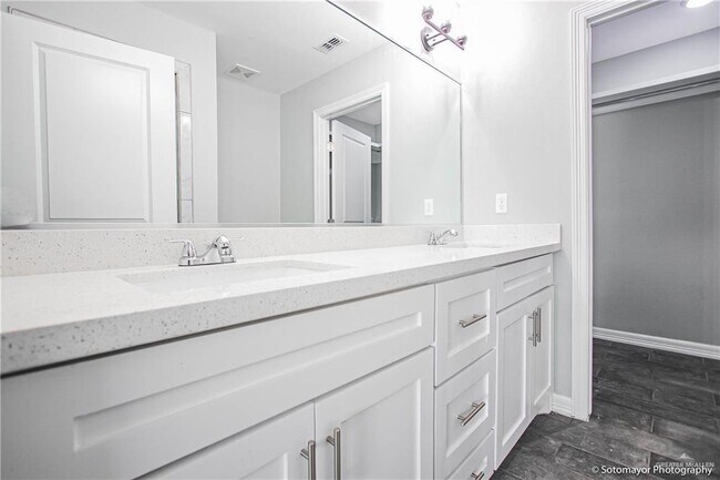 Foto del edificio - 2211 Northridge Ave Unit C