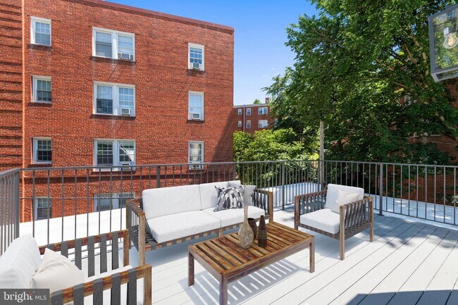 Building Photo - 2630 39th St NW