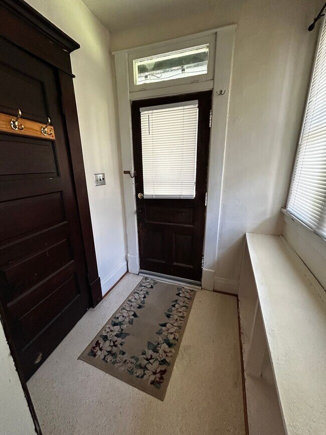 Foto del edificio - 396-398-398 Wyandotte Ave