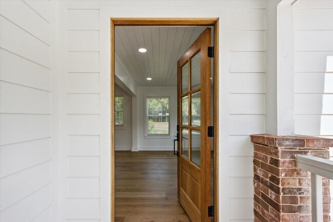 Foto del edificio - Newly Renovated Coastal Cottage for Lease!