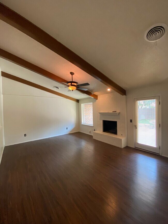 Foto del edificio - 4470 Ridgecrest Cir