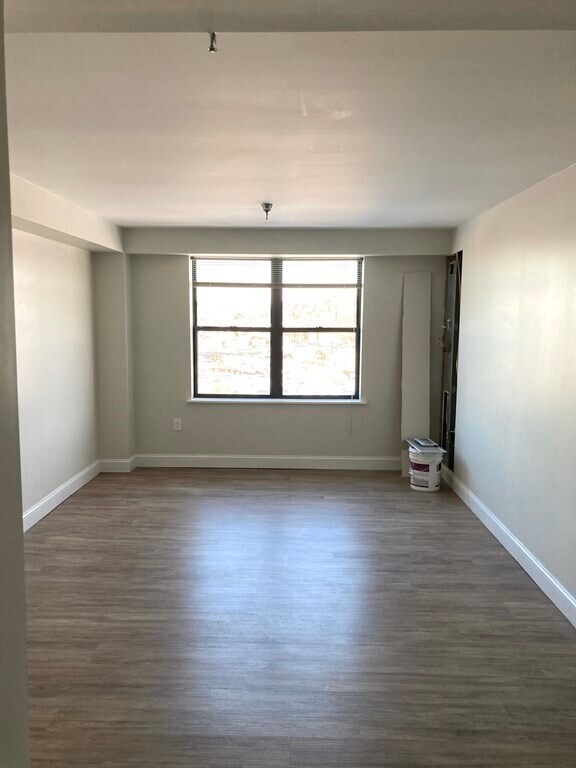 Primary Photo - 750 Davol St