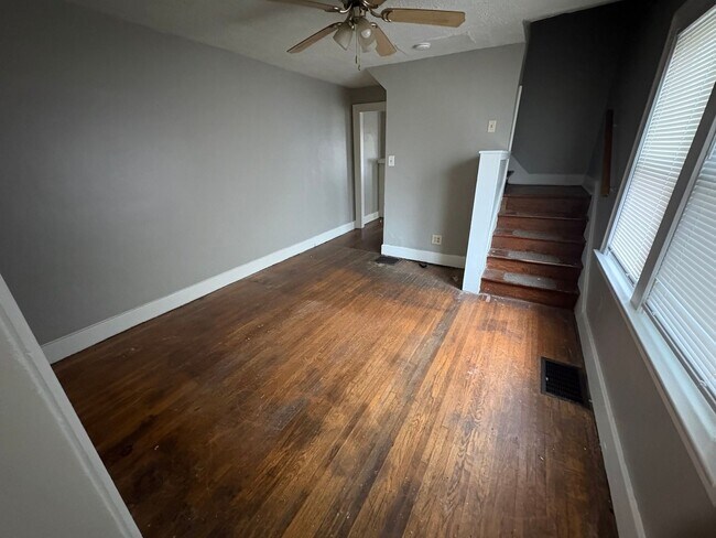 Building Photo - 180-182-182 N Powell Ave