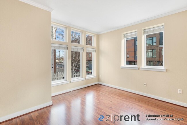 Foto del edificio - 295 Laurel Grove Ln