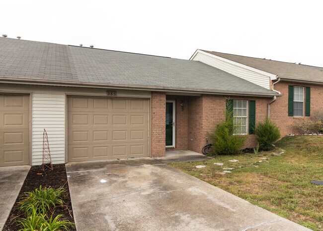 Building Photo - 385 Hawthorne Oaks Way