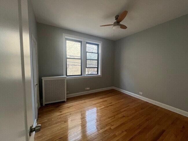Foto del edificio - 2340 W Farwell Ave