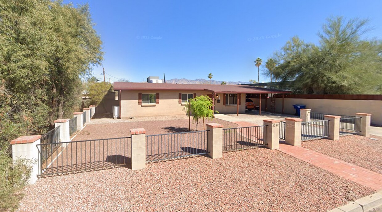 Foto principal - Beautifully updated 3-bedroom, 2-bath home