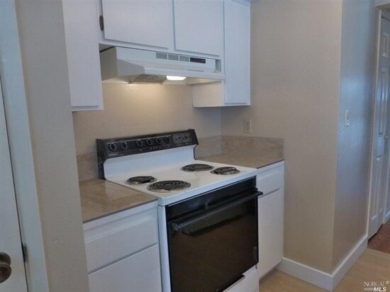 Foto del edificio - Updated Condo in Centrally located Napa Complex