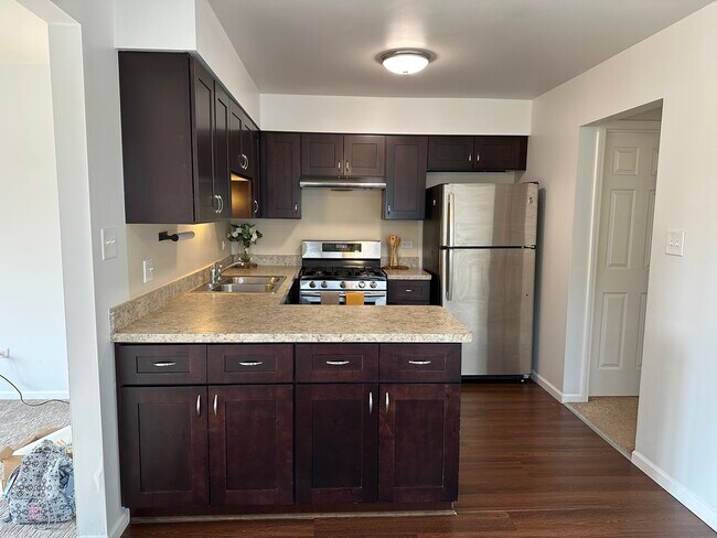 Foto del edificio - 4537 Maple Ave