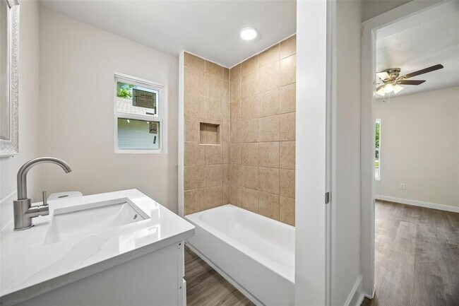 Foto del edificio - 1265 E Maddox Ave