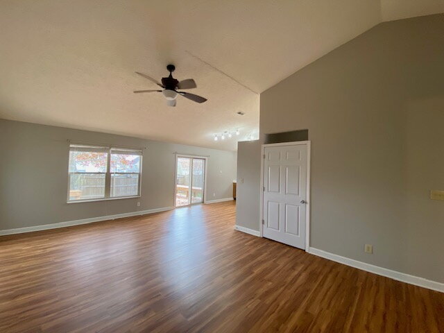 Foto del edificio - Beautiful 4 Bedroom home in Plainfield! Huge Storage!