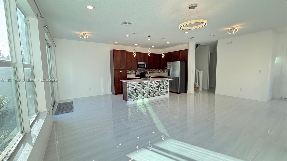 Foto del edificio - 9614 Waterview Way