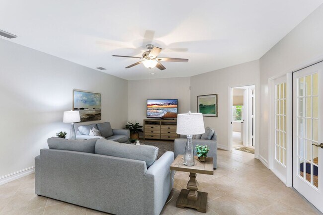 Building Photo - ** STONEGATE AT THE CROSSINGS ** 4 BED + D...