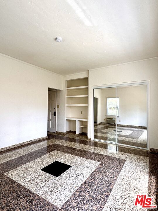 Foto del edificio - 121 N Swall Dr
