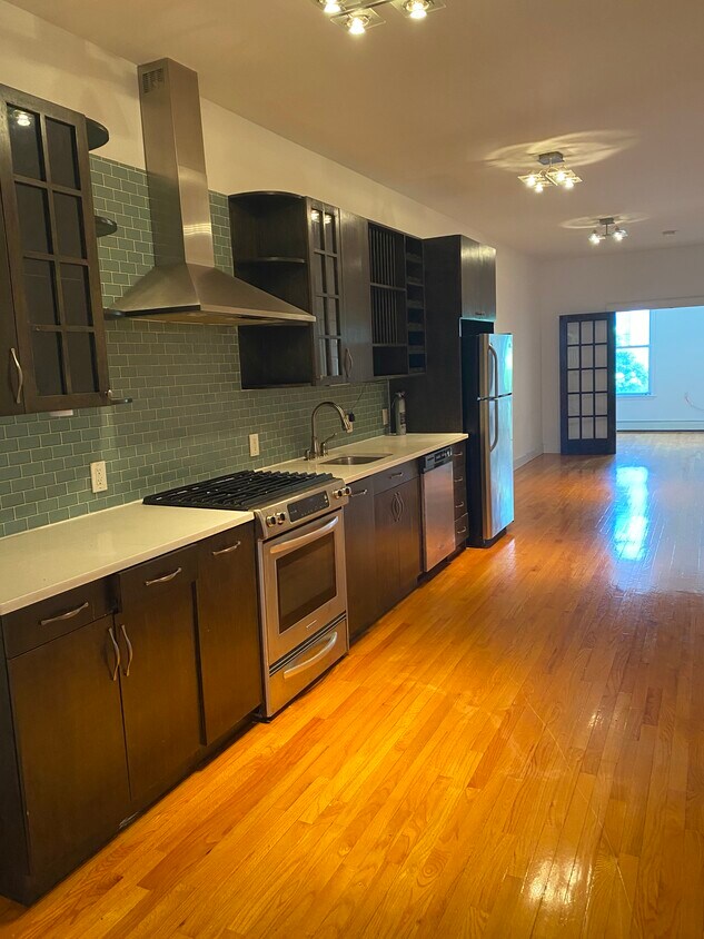 Foto principal - 770 Hart St