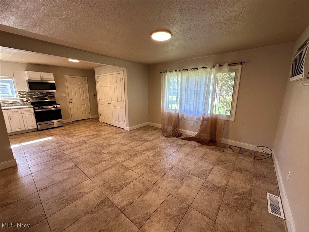 3017 Northgate Ave Youngstown, OH 44505 – photo 2