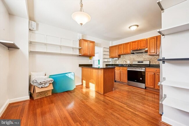 Building Photo - 4808 Fort Totten Dr NE