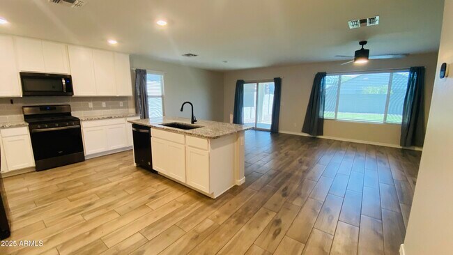 Building Photo - 17461 W Molly Ln
