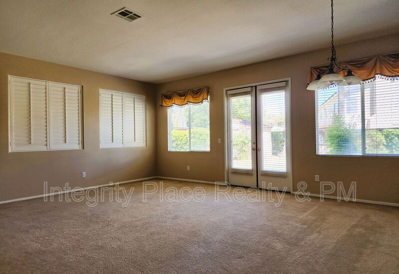 Foto del edificio - 28221 Basswood Way