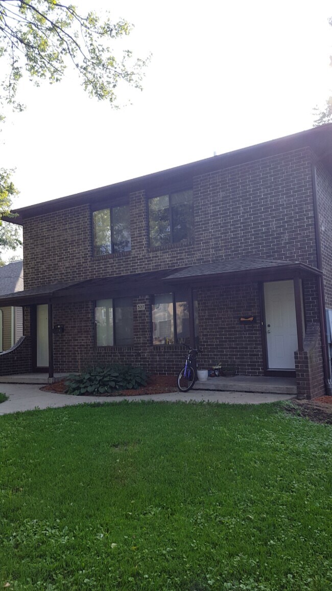 327 S Lucas St Unit c, Iowa City, IA 52240 Condo for Rent in Iowa