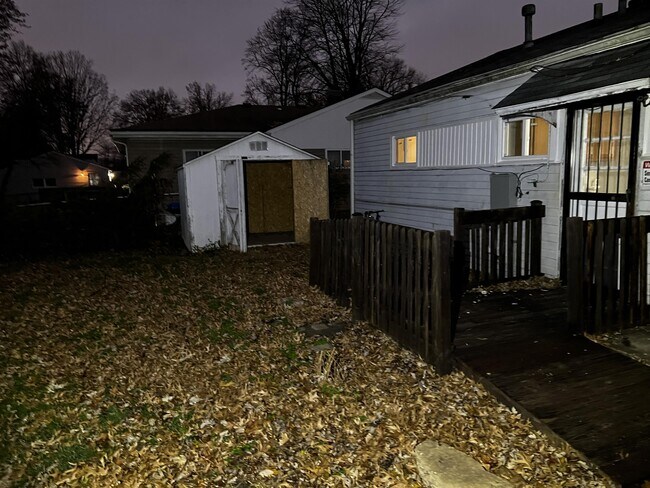 Building Photo - 4820 Bluebird Ave