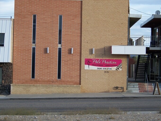 Primary Photo - 2121 Swanson Ave