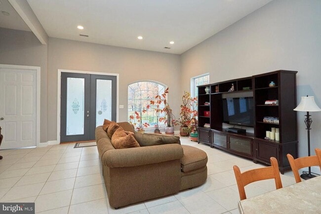 Foto del edificio - 12815 Braddock Rd