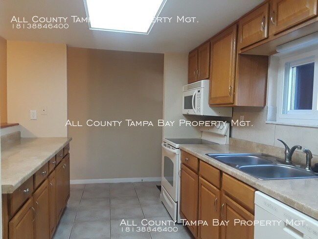 Building Photo - Just hit the market! Will not last!