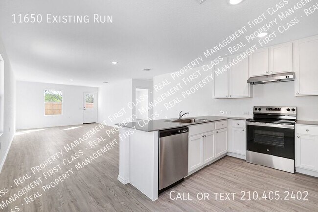 Building Photo - Brand new home conveniently located off 35S!