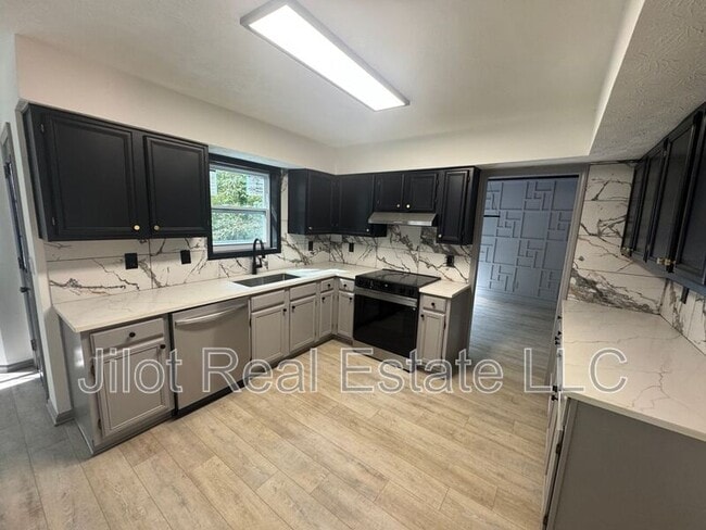 Foto del edificio - 63 Lakeview Ln