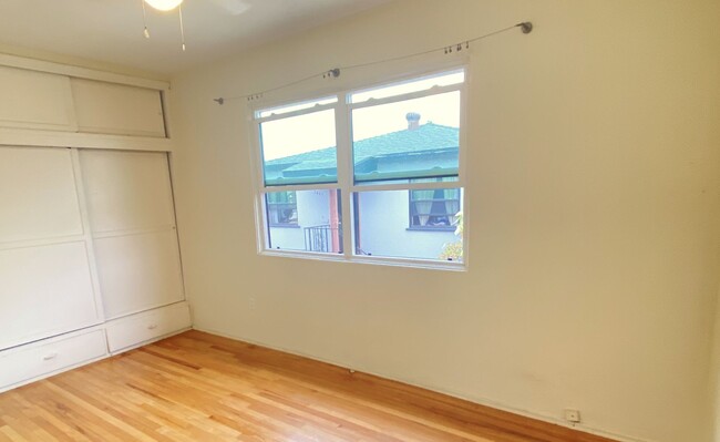 Building Photo - South Park 2/Bedroom Cottage w/Garage