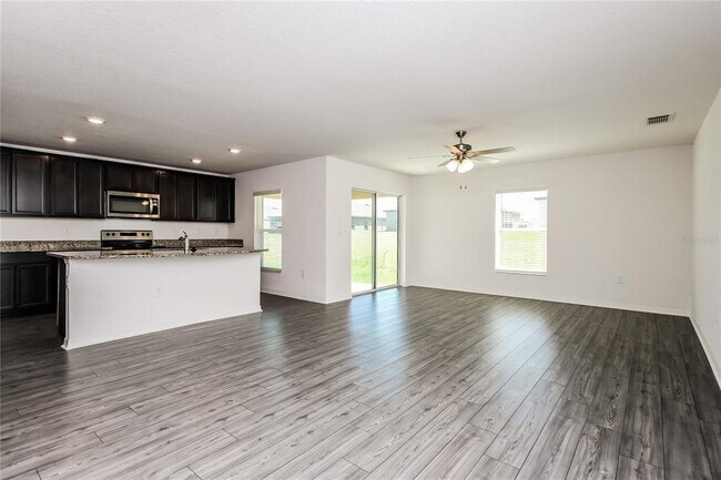 Foto del edificio - 1375 Swan Lake Cir